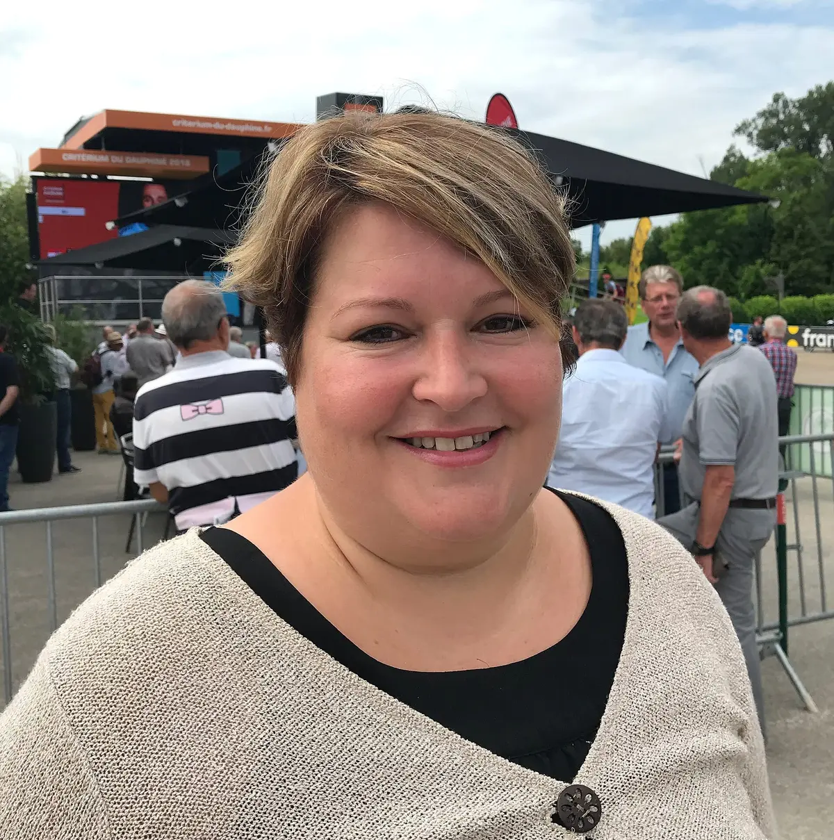 Stéphanie Pernod, 11 790€ bruts mensuels, saisit la justice pour 2 590€ de mandat régional